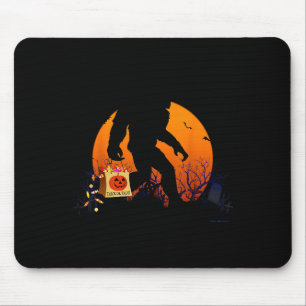 Lustiges Halloween Bigfoot-Süßigkeiten oder Saures Mousepad