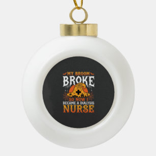 Lustiges Halloween Dialyse Krankenschwester Hexenb Keramik Kugel-Ornament