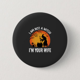 Lustiges Halloween-Hexenfrau-Kessel-Design Button