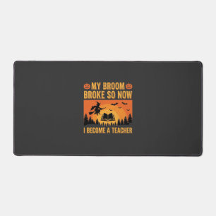 Lustiges Halloween Lehrer Besen kaputt Design (2) Schreibtischunterlage