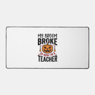 Lustiges Halloween-Lehrer-Besengin-Design_ Schreibtischunterlage