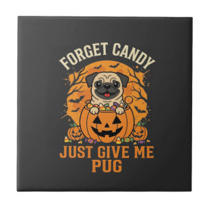Lustiges Halloween-Mops-Süßigkeiten-Design_1 Fliese