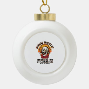 Lustiges Halloween-Mutter-Shirt für Eltern von zwe Keramik Kugel-Ornament