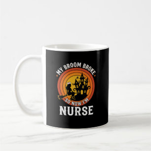 Lustiges Halloween-Nurse-Hexe-Besen-Kostüm-Grafik Kaffeetasse