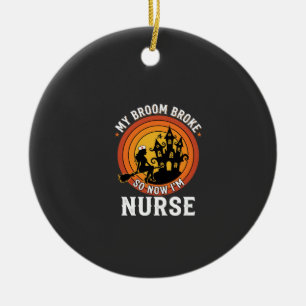 Lustiges Halloween-Nurse-Hexen-Besen-Kostüm-Grafik Keramik Ornament