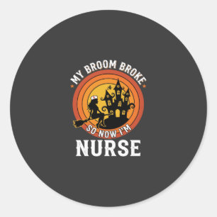 Lustiges Halloween-Nurse-Hexen-Besen-Kostüm-Grafik Runder Aufkleber