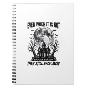 Lustiges Halloween-Shirt Spooky Season Lauf Weg De Notizblock