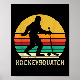 Lustiges Hockey-Sasquatch-Geschenk Bigfoot-Feld-Ei Poster