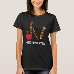 Lustiges K steht für Kindergartenerzieher Schüler T-Shirt