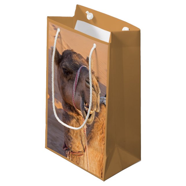 Lustiges Kamel Kleine Geschenktüte (Vorderseite Schrägansicht)