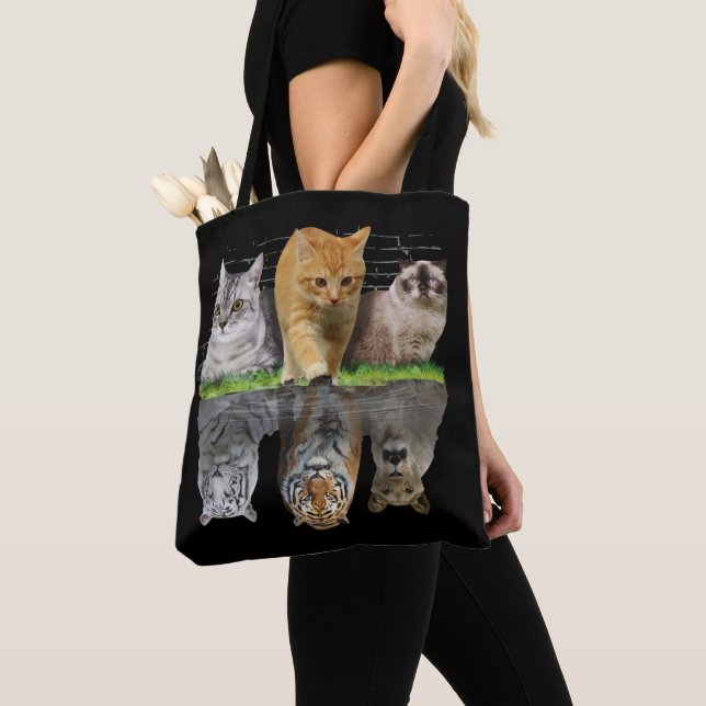 Lustiges Katzen-Reflektions-Geschenk-Design Idee (Von Nahem)