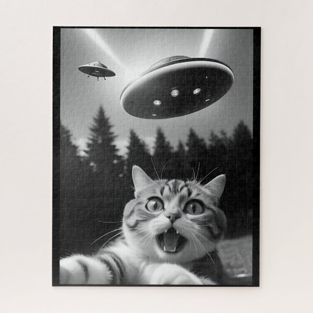 Lustiges Katzen-Selfie mit UFO-Alien-Drohnen Puzzle (Vertikal)