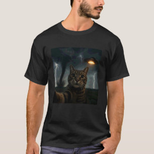 Lustiges Katzen-Selfie mit UFO-Alien-Meme-Tornado- T-Shirt