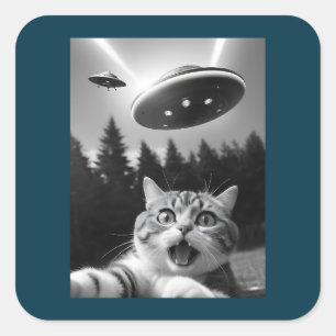 Lustiges Katzen-Selfie mit UFO-Alien Quadratischer Aufkleber