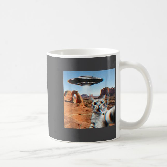 Lustiges Katzen-Selfie mit UFO und Zigarette  Kaffeetasse (Rechts)