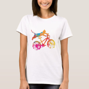 Lustiges Katzenshirt auf einem Fahrrad mit Farbe. T-Shirt