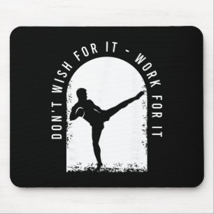 Lustiges Kickbox-Outfit für einen Kickboxer  Mousepad