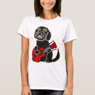 Lustiges Labradoodle, das Gitarre spielt T-Shirt