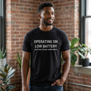 Lustiges Niedrig-Batterie-T-Shirt Faul Motivation  T-Shirt