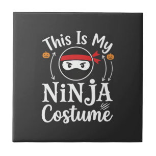 Lustiges Ninja-Kostüm Halloween-Design_1 Fliese