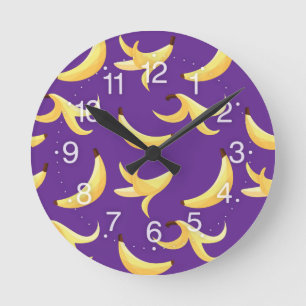 Lustiges Retro-gelbes Bananenmuster Party Editierb Runde Wanduhr