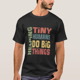 Lustiges Retro Helfen winzigen Menschen große Ding T-Shirt