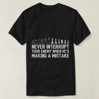 Lustiges Schach-Strategie-Zitat-Design T-Shirt