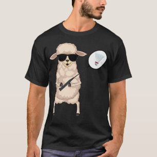 Lustiges Schaf Lamm trägt Sonnenbrille beim Badmin T-Shirt