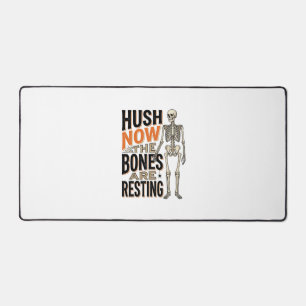 Lustiges Skelett-Shirt, Hush Now Halloween Gravur Schreibtischunterlage