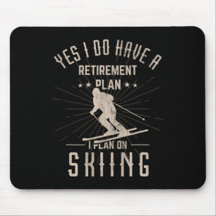 Lustiges Ski-Geschenk zum Ruhestand für einen pens Mousepad