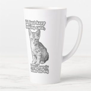 Lustiges süßes Katzen-Meme für Katzenbesitzer und Milchtasse