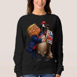 Lustiges Trump-umarmendes-Gans-See-Amerika-Politik Sweatshirt