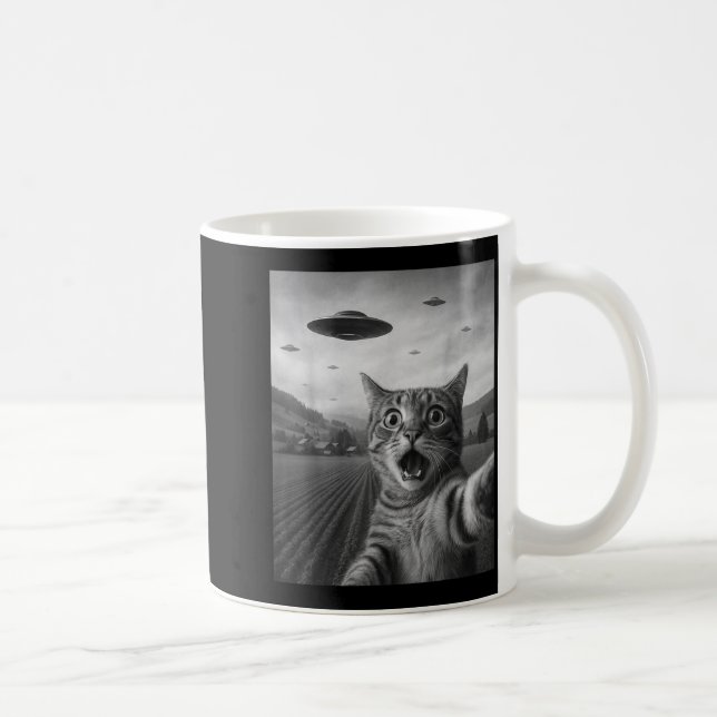 Lustiges überrascht Ed Katze Selfie mit Alien UFO  Kaffeetasse (Rechts)