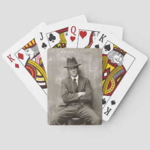 Lustiges Vintage-Mugshot eines Mafioso-Gangsters i Spielkarten