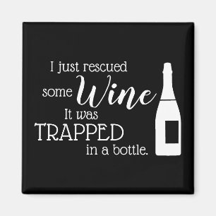 Lustiges Wein-Spruch-Zitat aus der Flasche gerette Magnet