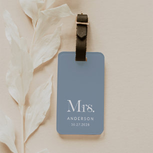 Luxe Elegance   Dusty Blue Mrs. and Wedding Date Gepäckanhänger