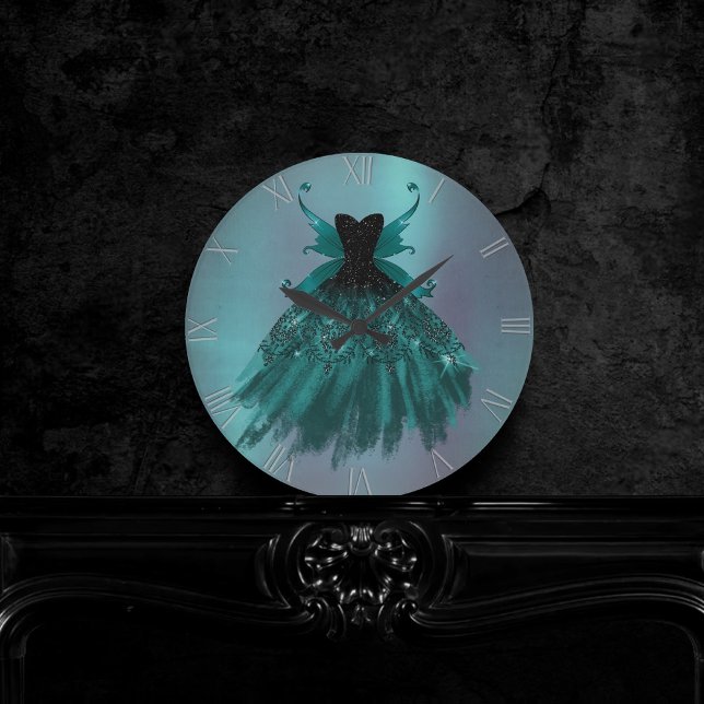 Luxe Pearl Decor | Aqua Mint Green Fairy Wing Gown Runde Wanduhr (Von Creator hochgeladen)