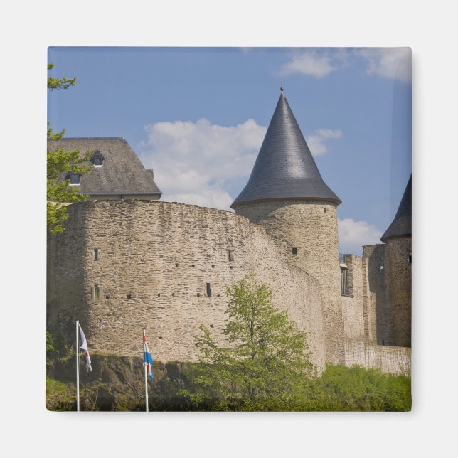 Luxemburg, Tal des Flusses Sauer. Bourscheid, Magnet (Vorne)