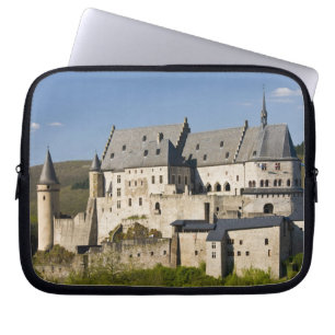 Luxemburg, Vianden. Vianden Chateau (b. 15. Laptopschutzhülle