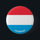 Luxemburger Flagge Patriotisch Button<br><div class="desc">Die luxemburgische Flag Patriotic Button mit der luxemburgischen Fahne auf dem Button. Ländername in subtil in das Design am unteren Rand integriert. Text ist vollständig anpassbar mit "Anpassen!" Eigenschaft. Dieser schöne luxemburgische Button ist das stilvolle Geschenk für jeden Anlass. © 2021 LnderOfTheWorld</div>