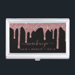 Luxuriöse Black and Rose Gold Sparkle Glitzer Trop Visitenkarten Dose<br><div class="desc">Rose Gold Sparkle Glitzer Tropfen Luxury Business Card Case mit Imitats Glitzer Tropfen in Rosa, Rose Gold Luxus auf einem klassischen schwarzen Hintergrund. Sie tauchen in Luxus ein, also sollten Ihre Visitenkarten auch sein! Einfach zu anpassen! Kontaktieren Sie uns unter cedarandstring@gmail.com , wenn Sie Hilfe beim Design oder den passenden...</div>