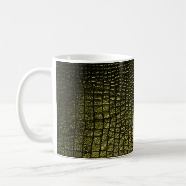 Luxuriöse dunkle Krokodillederstruktur. Kaffeetasse (Links)