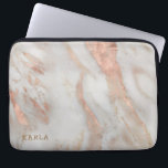 Luxuriöse Rose-Gold-Imitate Marmorstruktur Laptopschutzhülle<br><div class="desc">Die luxuriösen Imitat in Weiß und Rose sind aus Marmor. Optionales Monogramm.</div>