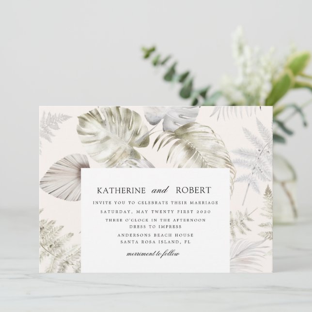 Luxuriöse Silver Tropical Foliage Wedding Einladung (Stehend Vorderseite)