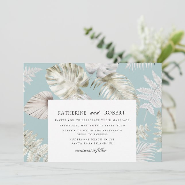 Luxuriöse Silver Tropical Foliage Wedding Einladung (Stehend Vorderseite)