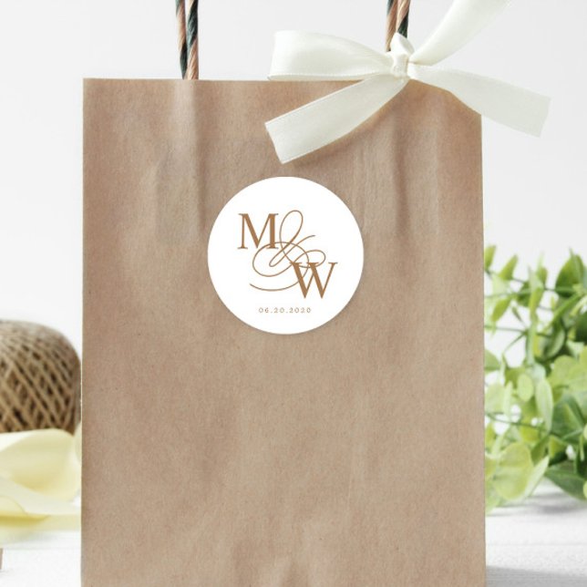 Luxuriöse Typografie Wedding Monogram Runder Aufkleber (Von Creator hochgeladen)