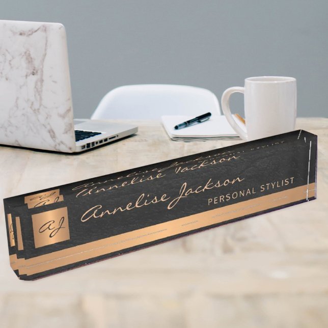 Luxuriöses elegantes schwarzes Ledergold mit Monog Namensplakette (Von Creator hochgeladen)