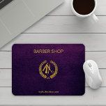 Luxuriöses Friseur lila Leder Look Gold Mousepad<br><div class="desc">Barbershop-Mauspad mit Imitat Goldschere Logo und Barbierschrift auf einem lila,  eleganten Lederhintergrund</div>