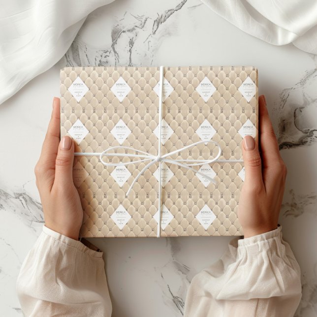 Luxuriöses Gold Tufted Monogram Geschenkpapier (Von Creator hochgeladen)