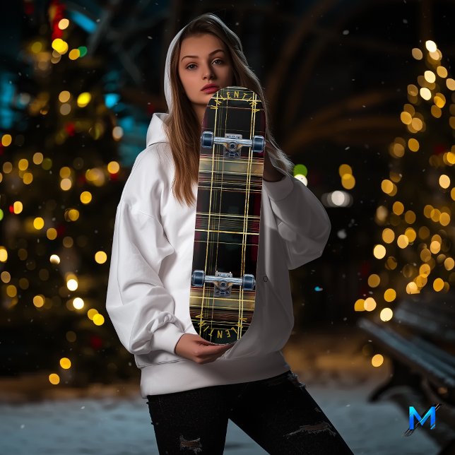 Luxuriöses Gold und Burgund Tartan Kariertes Muste Skateboard (Von Creator hochgeladen)